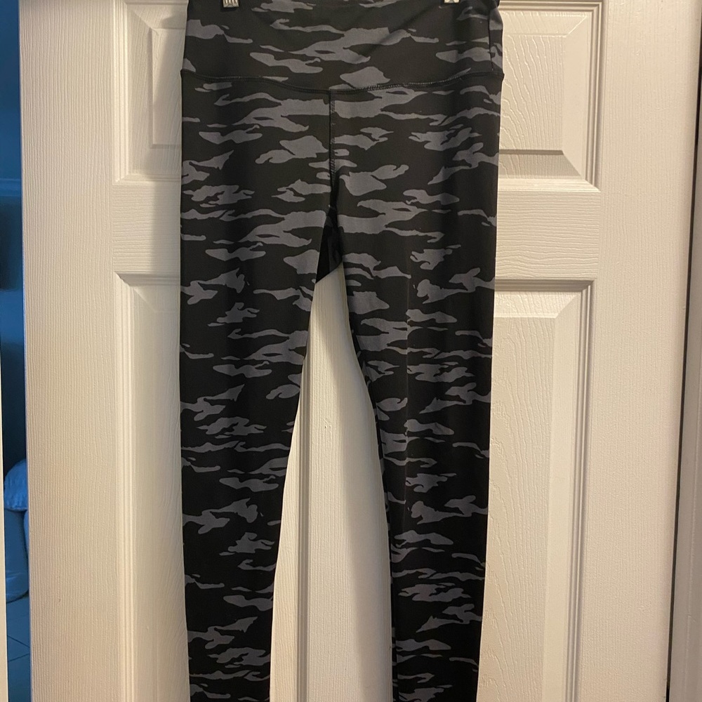 Cotton on active Camo leggings.
